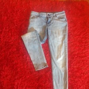 Women's light wash skinny jeans